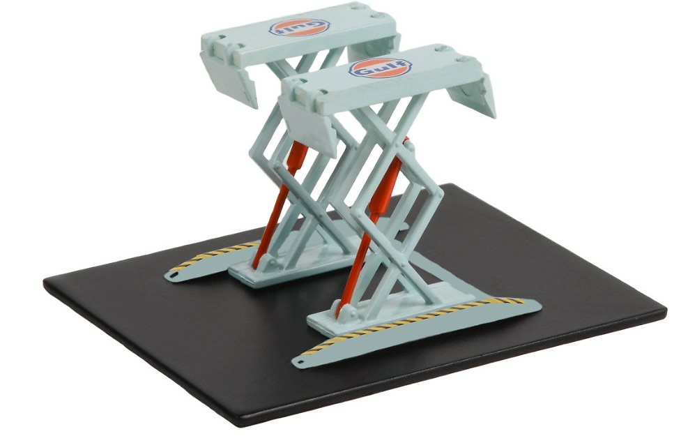 Auto Body Shop - Automotive Double Scissor Lifts Series 1 Gulf Oil Greenlight 1:64 