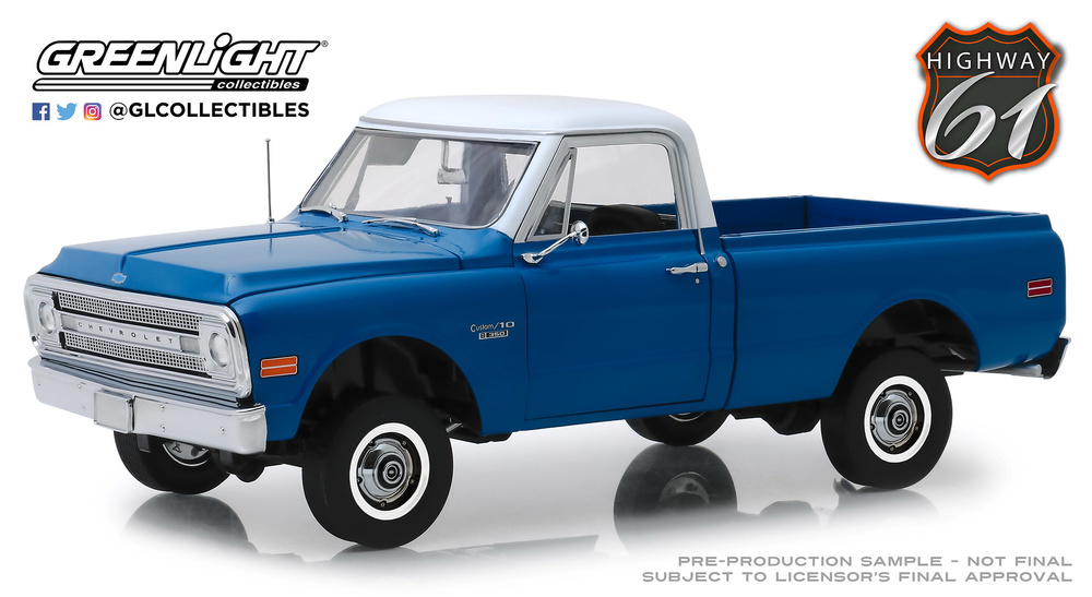 Chevrolet C-10 azul con techo blanco Highway 61 (1970) Greenlight HWY18011 1/18 