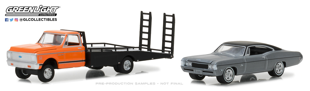 Chevrolet C30 Ramp Truck (1972) with Chevrolet Impala SS (1968) Greenlight 1:64 