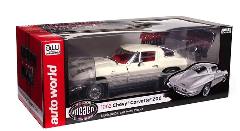 Chevrolet Corvette Coupe (MCACN) Auto World AMM1308 scale 1/18 