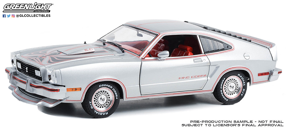 Ford Mustang Cobra II King Cobra plateado (1978) Greenlight 1/18 