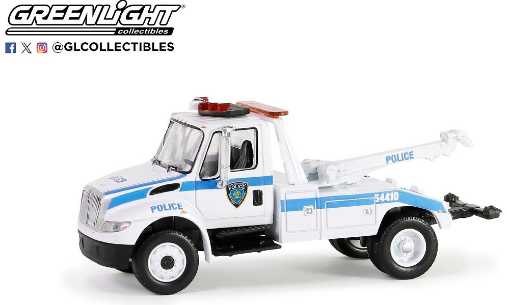 International Durastar 4400 Tow Truck (2019) Greenlight 1:64 