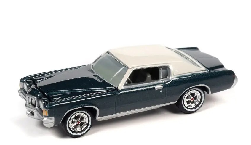 Pontiac Grand Prix Bluestone Blue 1971 Johnny Lightning JLSP283B scale 1/64 