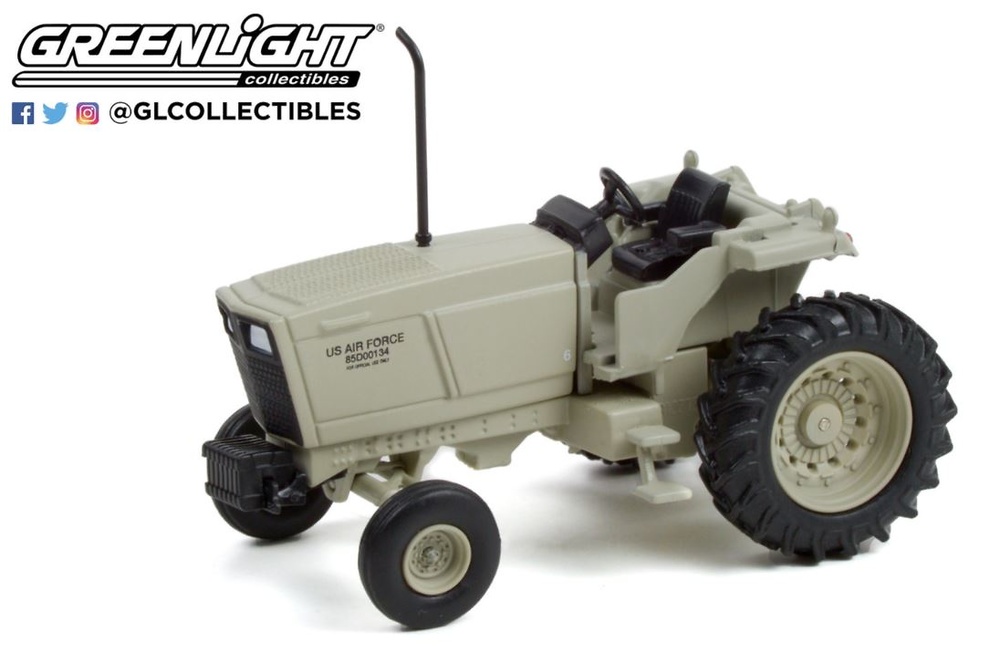 Tractor - U.S. Air Force - Red and Black - Down on the Farm Serie 6 Greenlight 48060-D scale 1/64 