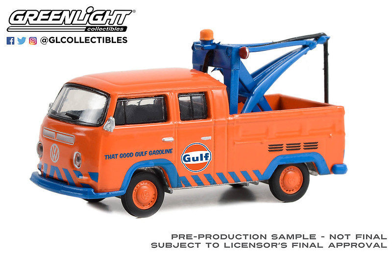 Volkswagen Double Cab Pickup with Drop in Tow Hook -Gulf Oil (1970) Greenlight 1:64 