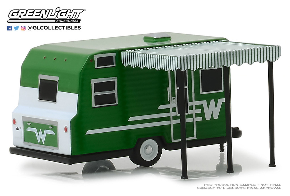 Winnebago travel trailer 216 (1965) Greenlight 1:64 