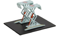 Auto Body Shop - Automotive Double Scissor Lifts Series 1 Gulf Oil Greenlight 1:64