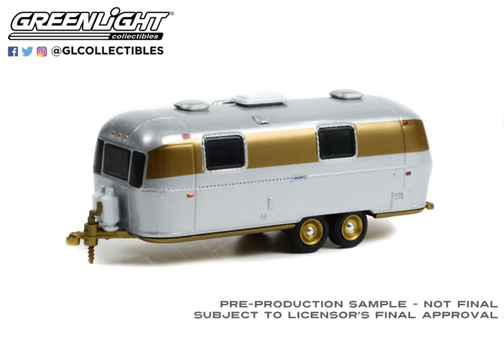 Airstream Double-Axle Land Yacht Safari Custom (1972) Greenlight 1/64 