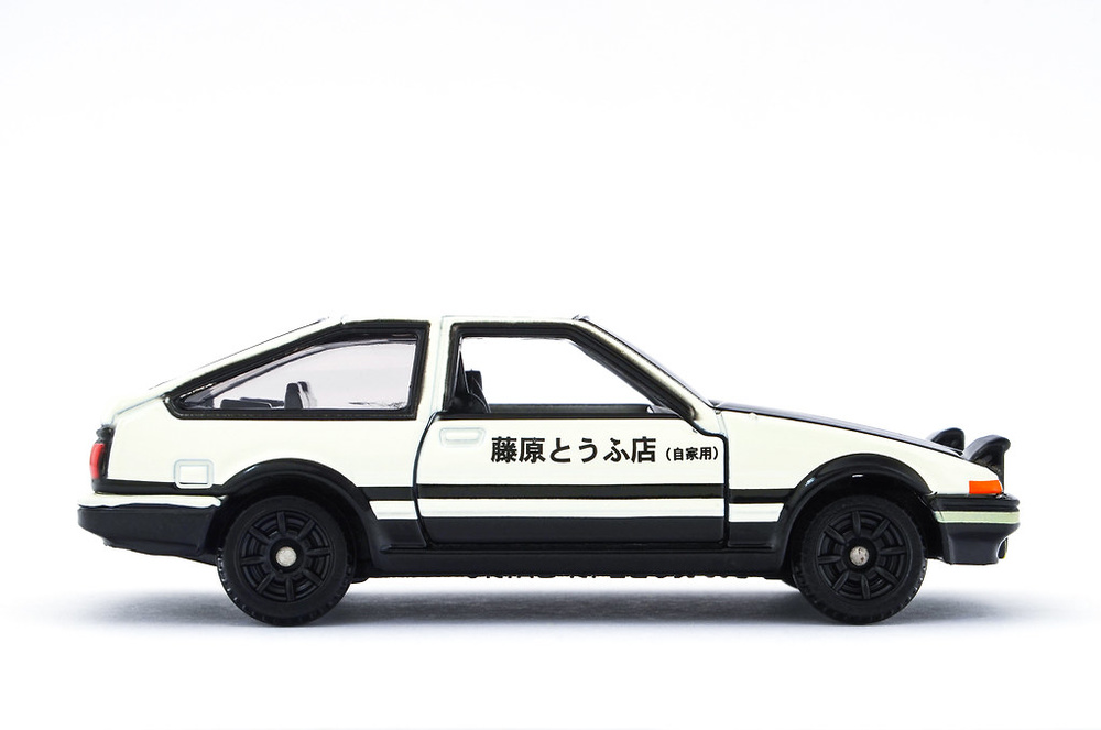 Initial D AE86 Trueno TD Dream Tomica-No. 145 escala 1/64 