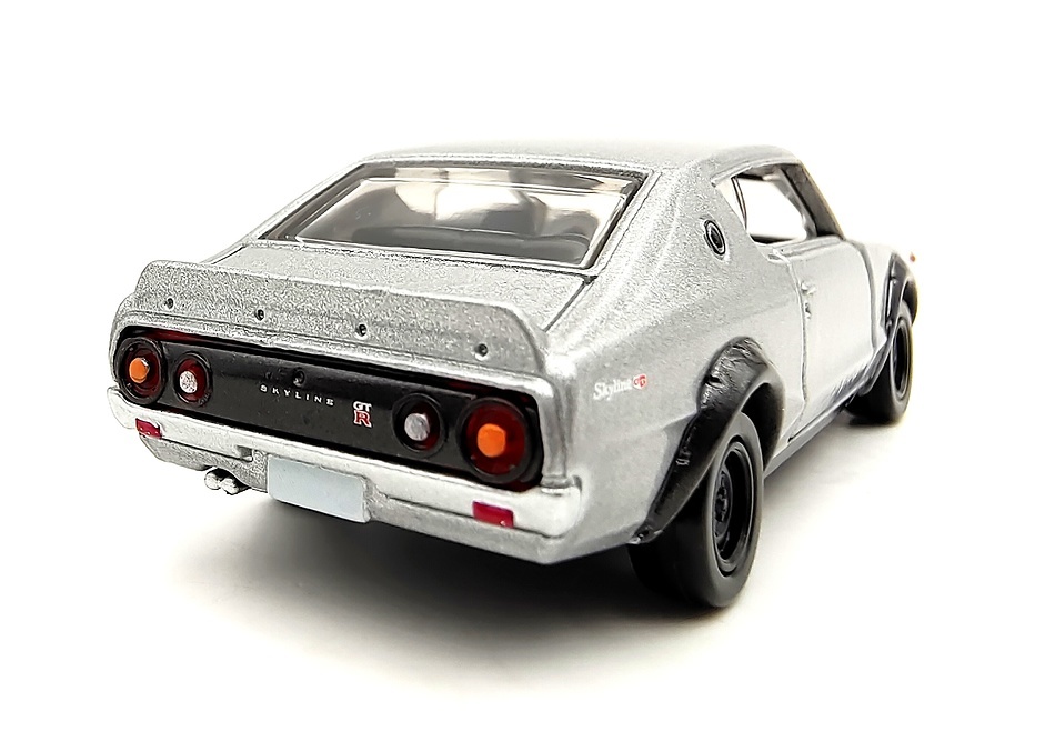 Nissan Skyline GT-R KPGC10 TD Tomica-Premium No.34 escala 1/64 